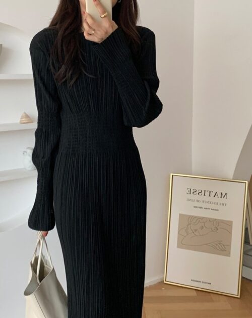 O-Neck Long Sleeves Pleated Black Midi Dress