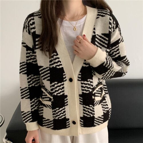 Winter V-Neck White Wrist Sleeves Pockets Plaid Cardigan