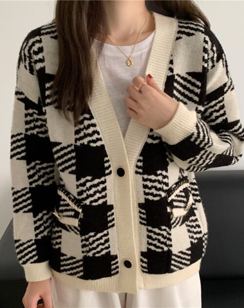 Winter V-Neck White Wrist Sleeves Pockets Plaid Cardigan