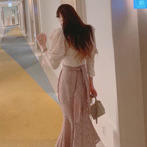 Spring / Autumn Crossover V-Neck Puff Sleeves Lace Hook Flowers Contrast Fishtail Midi Dress - Image 3