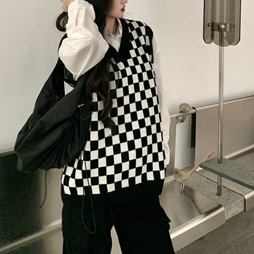 Autumn V-Neck Sleeveless Black And White Plaid Knitted Vest - Image 3