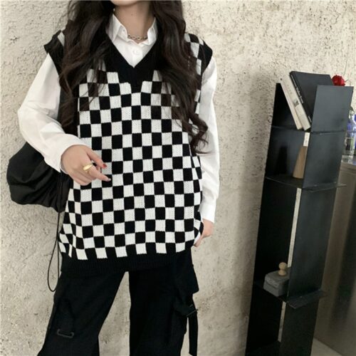 Autumn V-Neck Sleeveless Black And White Plaid Knitted Vest - Image 4