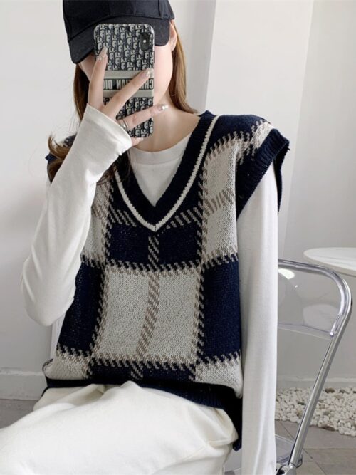 Autumn Korean V-Neck Sleeveless Plaid Knitted Vest - Image 6