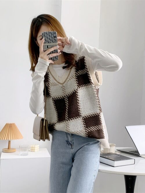 Autumn Korean V-Neck Sleeveless Plaid Knitted Vest - Image 3