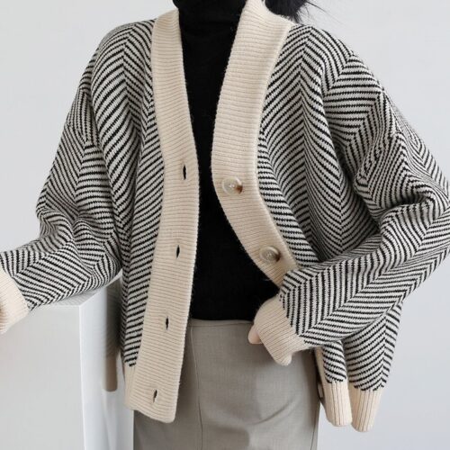 Spring / Autumn V-Neck V-Pattern Thick Hem Knitted Cardigan - Image 2