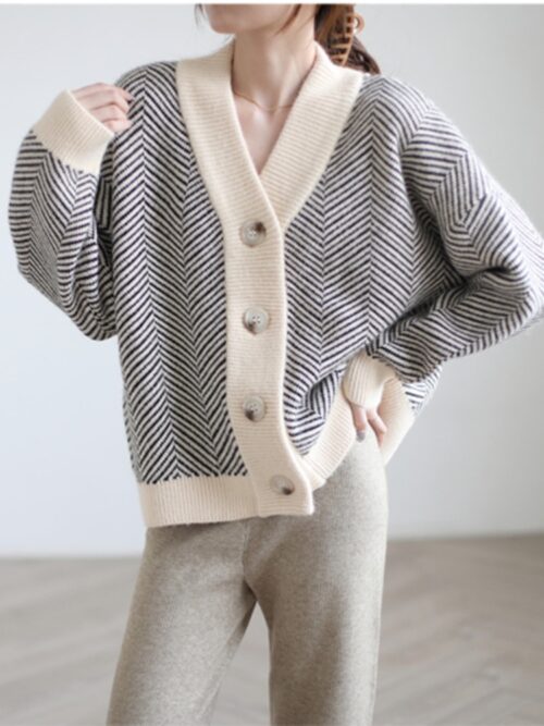 Spring / Autumn V-Neck V-Pattern Thick Hem Knitted Cardigan - Image 4