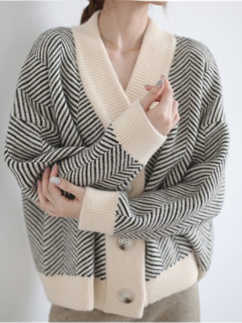Spring / Autumn V-Neck V-Pattern Thick Hem Knitted Cardigan - Image 3