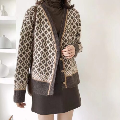 Spring / Autumn V-Neck Rhombic Thick Hem Knitted Cardigan - Image 6